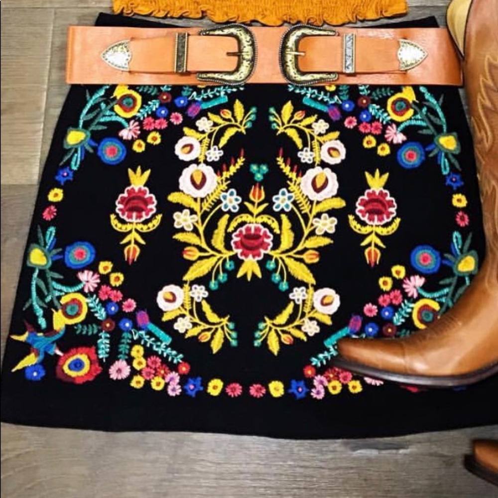 Embroidered skirt